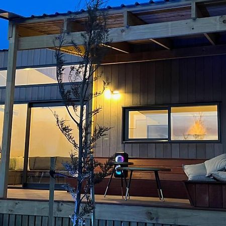 Alpine Chalet - Views, Fire-Pit, Central, Cosy Wanaka Exterior foto